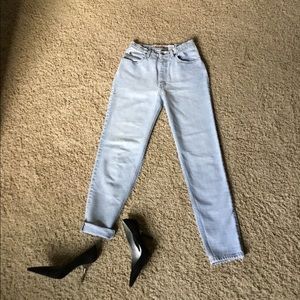 High Waist Anne Klein (very distressed) Jeans
